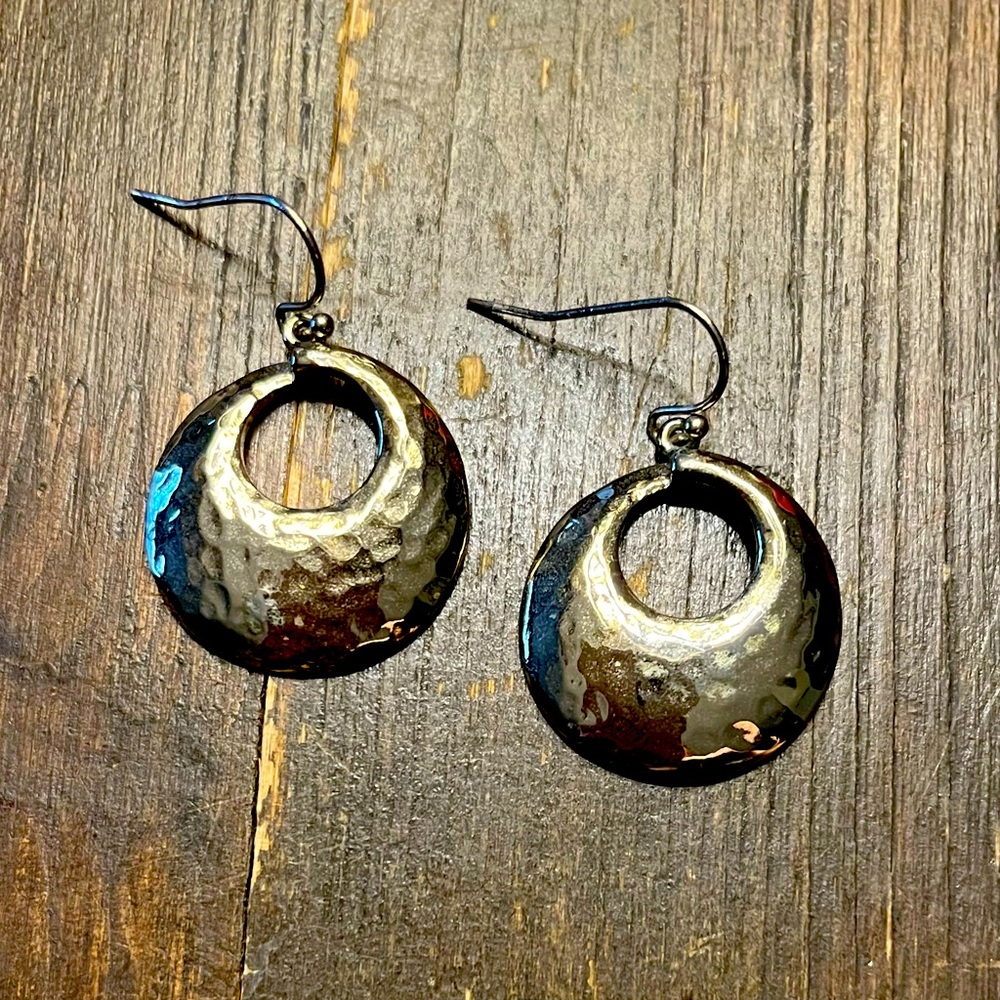 CHICO’S Silver Toned Hammered Earrings